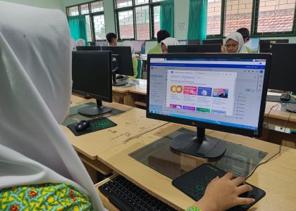 Siswa Kelas X-E6 MAN 1 Bantul Mulai Belajar Coding dengan Google Colab