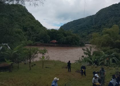 Tiga Siswa MAN 1 Bantul Turut Serta dalam Aksi Penghijauan Lahan DAS di Imogiri
