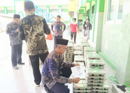 Dukung Gizi Siswa, Pegawai MAN 1 Bantul Sigap Siapkan Pembagian Makan Bergizi Gratis (MBG)