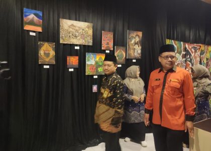 Kasi Pendidikan Madrasah Kemenag Bantul dan Pengawas Apresiasi Karya Siswa pada Pameran “METANOIA”