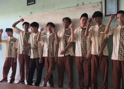 Antusiasme Siswa Fase E MAN 1 Bantul Ikuti Praktik Mandi Wajib dalam Kegiatan KBM Ramadan