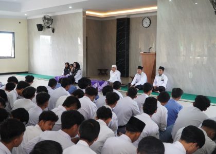 Siswa dan Wali Murid Kelas XII MAN 1 Bantul Langitkan Doa Sukses UM