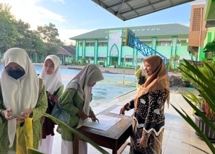 Panitia Ketertiban Ujian MAN 1 Bantul Hari Kedua Perketat Presensi JMD dan Manual