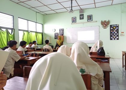 Penguatan Materi Thaharah di MAN 1 Bantul: Kelas E6 Pelajari Najis dan Cara Mensucikannya