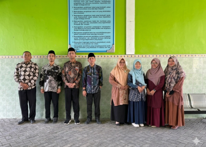 Potret Kedisiplinan Cadas Berkelas: Formasi Lengkap Tim Piket Jumat di Pagi Hari