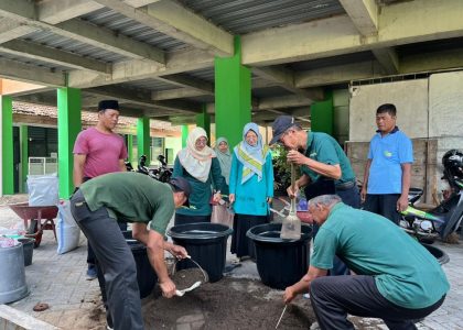 Kepala Tata Usaha MAN 1 Bantul Gerakkan JUMPA MAN 1 Bantul: Jumat Menanam Pohon Asri untuk Lingkungan Hijau