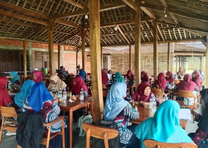 Hikmah Syawal untuk Pembelajaran Ekonomi yang Menumbuhkan, Tiga Guru MAN 1 Bantul Antusias Ikuti MGMP Ekonomi MA DIY