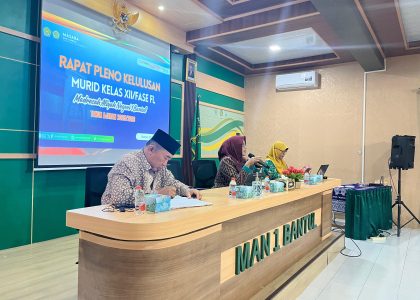 Profesional dan Sigap, Pembawa Acara Kawal Kelancaran Rapat Pleno Kelulusan Kelas XII