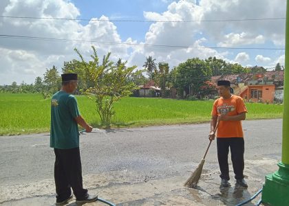 Sinergi Pagi di MAN 1 Bantul: Jaga Kebersihan Halaman Depan demi Kenyamanan Bersama