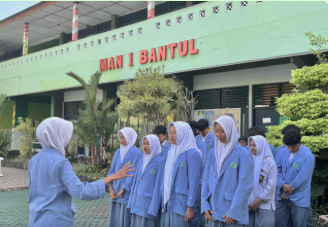 Tim Paduan Suara Kelas X E 5 MAN 1 Bantul Tampil Prima Pada Upacara Peringatan Hari Lahir Pancasila
