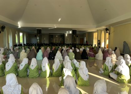 Junjung Kebersamaan, Siswi MAN 1 Bantul Kompak Ikuti Pembiasaan Dhuha dan Pembacaan Asmaul Husna