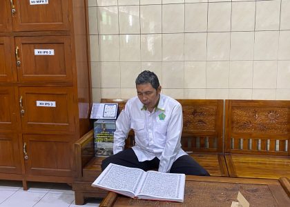Isi Waktu Istirahat dengan Membaca Al-Qur’an, Choir Risyidi Berikan Teladan Positif di MAN 1 Bantul