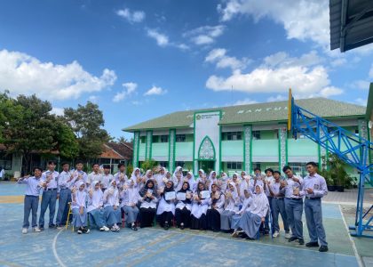 Antologi Puisi Diserahkan, Wujud Nyata Literasi dan Kreativitas Siswa MAN 1 Bantul