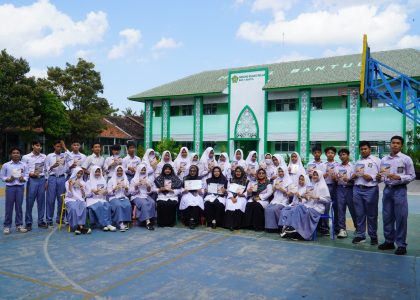 Siswa dan Guru MAN 1 Bantul Terbitkan Buku Antologi Puisi “Yang Tidak Pernah Meminta Kembali”