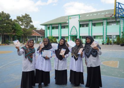 Lima Guru MAN 1 Bantul Raih Penghargaan Guru Aktif Literasi Sekolah Nasional