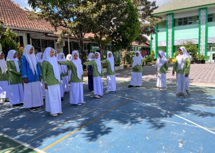 Tunjukkan Kedisiplinan, Murid Putri Kelas X MAN 1 Bantul Ikuti Seleksi Calon Tonti 2026