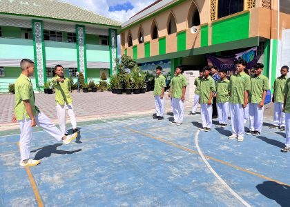 Beri Teladan Ketangkasan, Kakak DT MAN 1 Bantul Peragakan Gerakan PBB di Hadapan Calon Tonti Putra