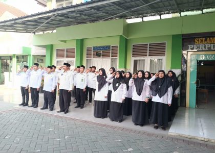 Tunjukkan Semangat dan Kedisiplinan, Para Guru MAN 1 Bantul Ikuti Upacara Bendera dengan Sikap Tegap