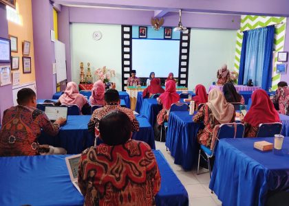 Guru MAN 1 Bantul Ikuti Pelatihan Penyusunan Soal HOTS TKA MGMP Sosiologi MA DIY di MAN 2 Yogyakarta