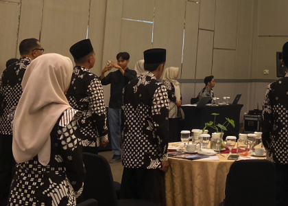 Siswa Jurnalistik MAN 1 Bantul Dokumentasikan Rapat Dinas di Burza Hotel Yogyakarta