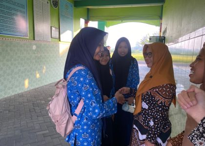 Kepala MAN 1 Bantul Sapa Hangat Siswa Baru di Pagi Hari MATAMUDA