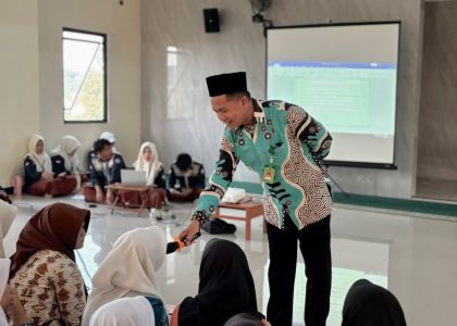 Menuju Madrasah Adiwiyata, Waka Sarpras MAN 1 Bantul Ajak Murid Baru Peduli Lingkungan melalui Interaksi Edukatif di MATAMUDA 2026