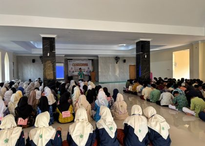 Materi Adiwiyata Dikemas Interaktif, Murid Baru dan Panitia OSIM Antusias Ikuti Sesi Bersama Waka Sarpras MAN 1 Bantul