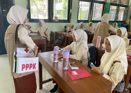 PMR MAN 1 Bantul Bagikan Tablet Tambah Darah kepada Murid Putri Kelas X E 5 Keterampilan Multime
