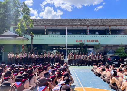 Murid Kelas X MAN 1 Bantul Ikuti Latihan Pramuka Perdana dengan Penuh Antusias