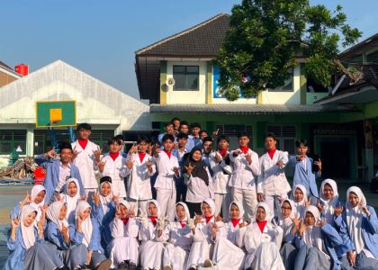 Semangat dan Kekompakan XII FL 2 Warnai Upacara Bendera di MAN 1 Bantul