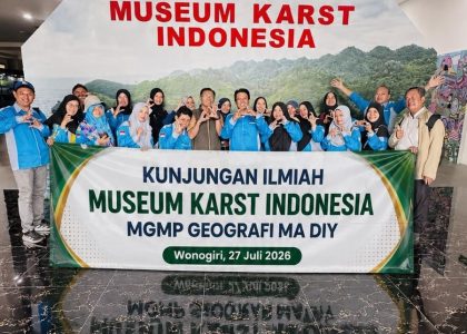 Belajar Dari Alam: Guru Geografi MAN 1 Bantul Belajar Geomorfologi Solusional di Museum Karst Indonesia