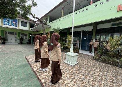 Kelas XII FL 3 MAN 1 Bantul Mantapkan Persiapan Tugas Upacara melalui Latihan Terpadu