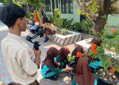Murid Multimedia MAN 1 Bantul Produksi Video Cinematic Ekoteologi Madrasah