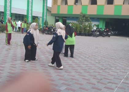 Semarak HUT RI ke-81, Murid MAN 1 Bantul Gelar Lomba Memindahkan Kelereng
