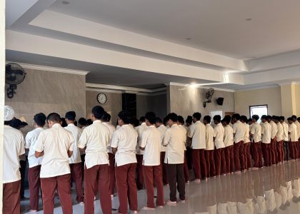 Bangun Kebiasaan Baik Sejak Awal, Murid Kelas X MAN 1 Bantul Rutin Sholat Dhuha