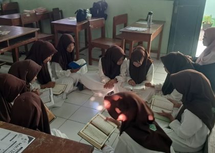 Siswa Kelas XE-7 MAN 1 Bantul Gelar Simaan Al-Qur’an Khidmat Peringati Maulid Nabi Muhammad SAW