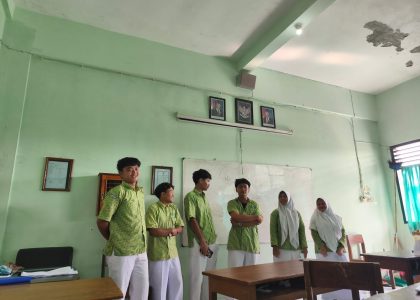 Murid XI FD 1 MAN 1 Bantul Presentasikan Materi Makiyah-Madaniyah dan Munasabah Ayat Al-Qur’an