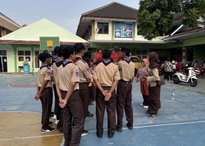 Kepala MAN 1 Bantul Berikan Arahan dan Semangat kepada Peserta Raimuna Sebelum Bertolak ke Lokasi Perkemahan