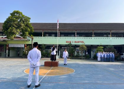 Upacara Senin MAN 1 Bantul Gaungkan Etika Digital melalui Prinsip STOP