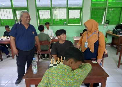 Dukungan Langsung Bu Kepala, Siswa Catur MAN 1 Bantul Semangat Jalani Game Ketiga