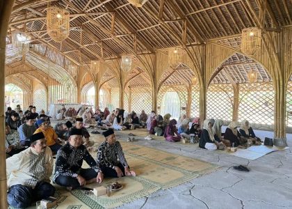 Eratkan Silaturahmi, Keluarga Besar MAN 1 Bantul Gelar Pengajian Rutin MUTIARA di Ingkung Kuali Pusat